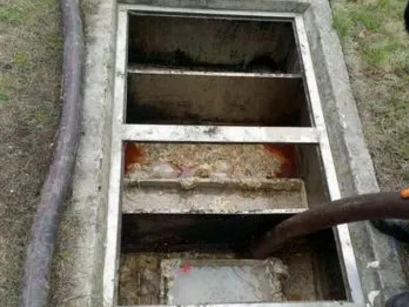 育才镇隔油池清理