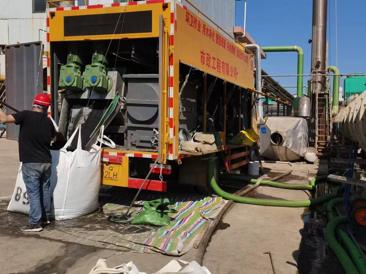 育才镇淤泥压干处理