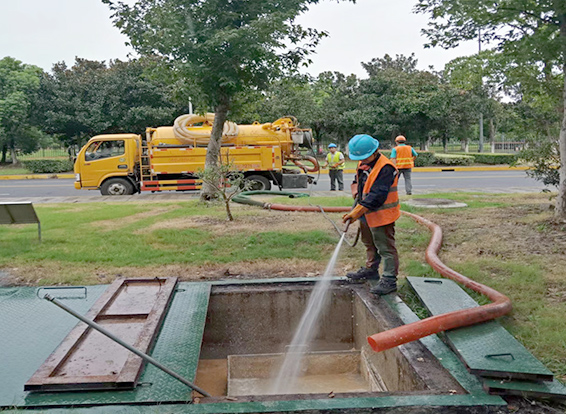 育才镇化油池清理
